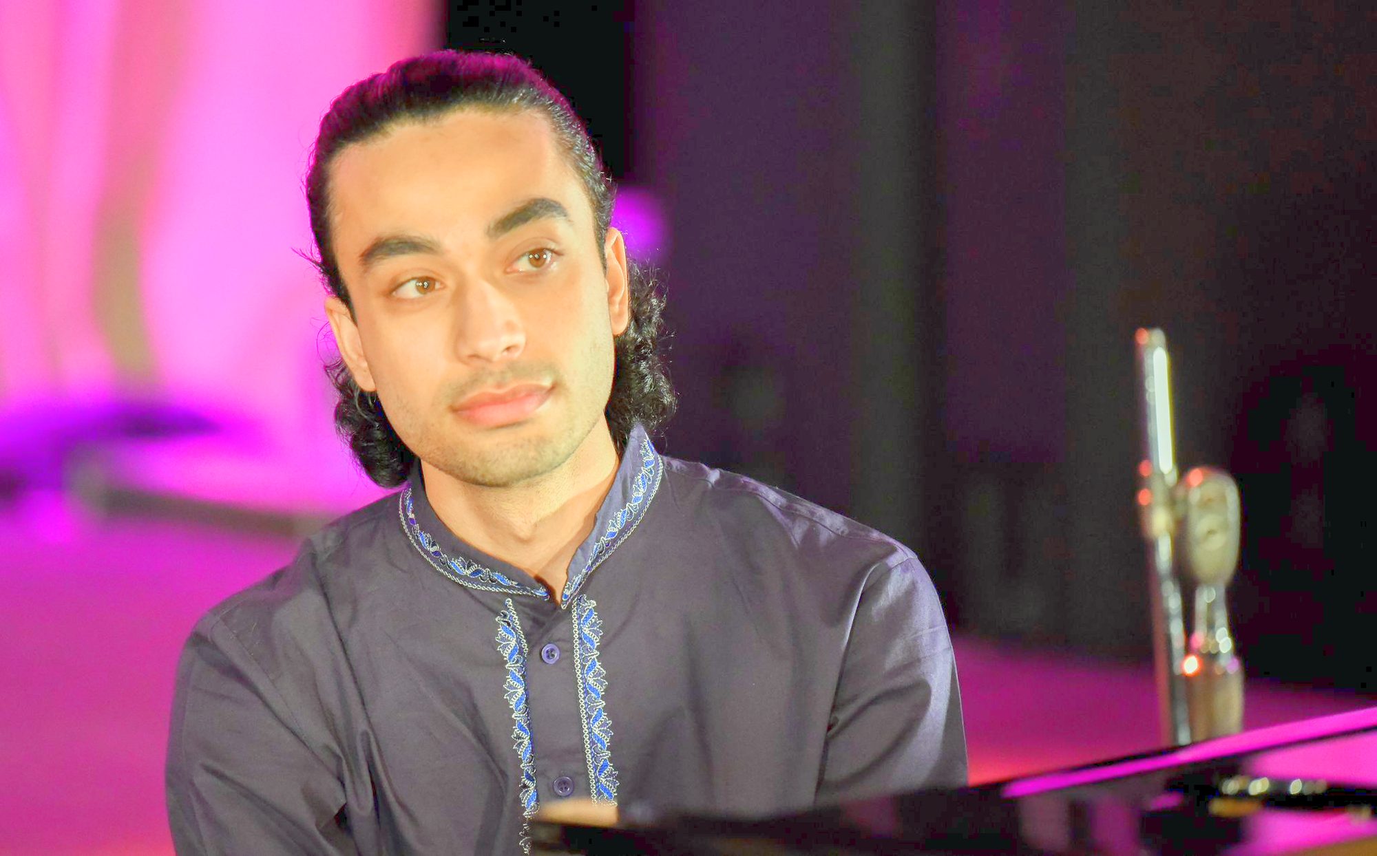 Portrait of Elham Fanoos at the piano